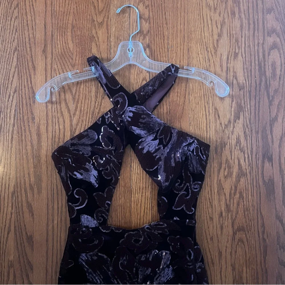 Michael Costello x REVOLVE Sequin Velvet Cutout Midi Dress Plum Burgundy – XXS - Picture 5 of 8